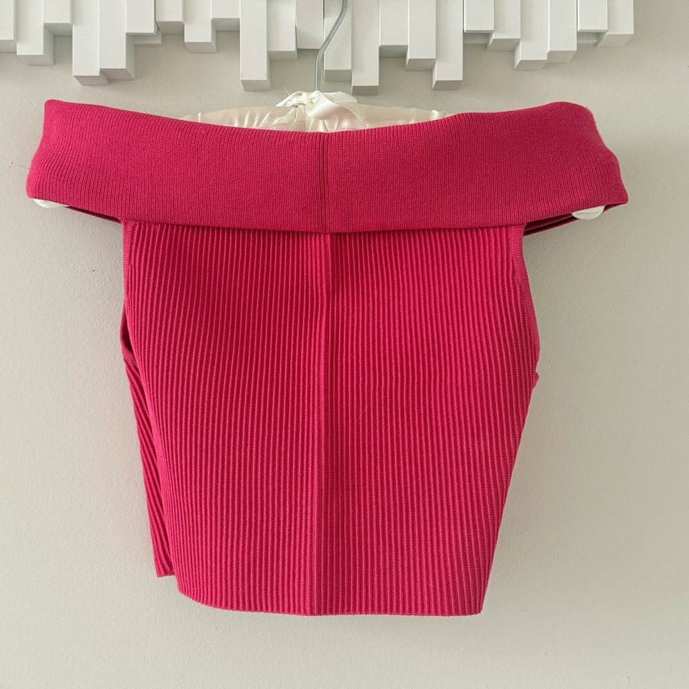 BABATON | Sculp Knit Fuchsia Off-Shoulder Ribbed Knit Top
